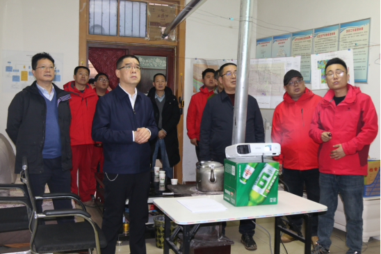 93c05d7b963db944752c189c6fd95e8e.png 屈永安深入陜西地礦綜合隊檢查指導工作看望慰問一線員工(2)(1)29.png