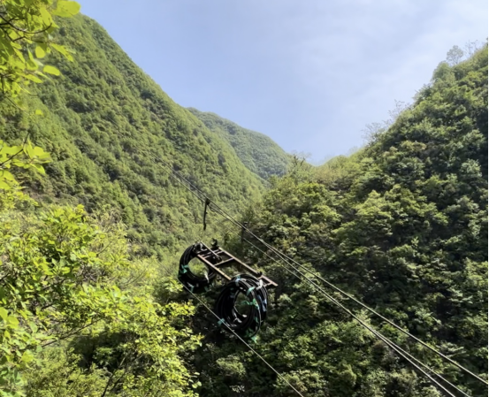382481482cdedc858884198701972780.png 陜西地礦綜合隊山陽縣馬家山銅金多金屬礦普查項目首次采用索道運輸方案 攻克艱險施工環(huán)境43.png